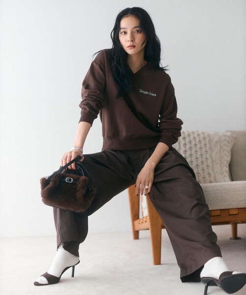 Firsthand(ファーストハンド)の「Firsthand/ファーストハンド 限定展開 オーガニックコットン Vネック スウェット(スウェット・レディース・ブラウン/チャコールグレー/ナチュラル/ピンク・FREE)」の21枚目の写真