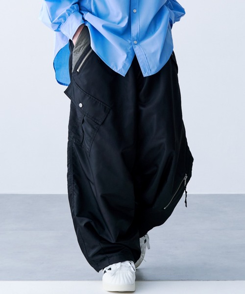 SeeSew(シーソー)の「【UNISEX】NYLON TOP GUN PANTS/ナイロントップガンパンツ(カーゴパンツ・メンズ・ブラック/オリーブ・M/L)」の1枚目の写真