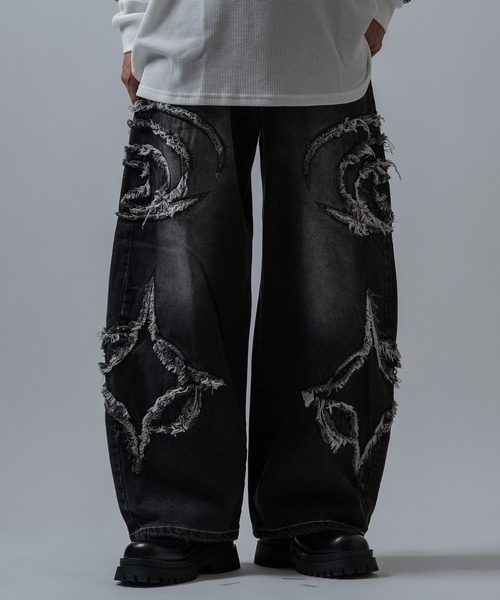 improves(インプローブス)の「ダメージモチーフ カーブデニムパンツ(デニムパンツ・メンズ・ブラック/ブラック系・LARGE/MEDIUM)」の1枚目の写真