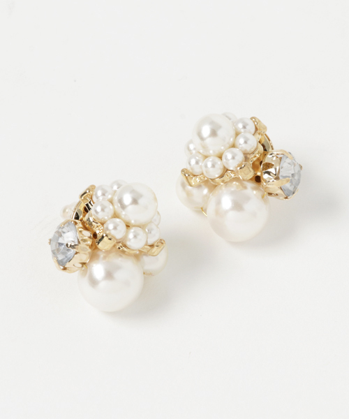 Kana(カナ)の「ビジュー&パールのピアス (ピアスタイプ)(ピアス(両耳用)・レディース・ベージュ・フリー)」の1枚目の写真