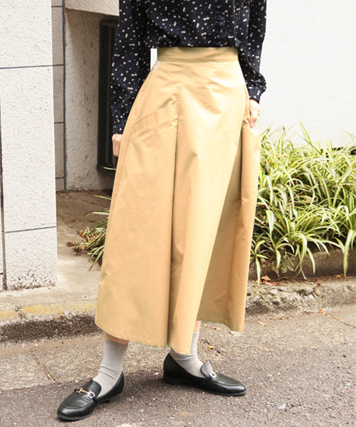 LOWRYS FARM（ローリーズファーム）の「ビッグポケットツキスカート　783095 （スカート・レディース・ベージュ/オフホワイト/グリーン・MEDIUM/LARGE）」の2枚目の写真