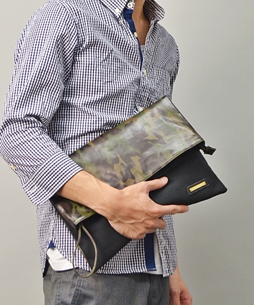 SHIPS JET BLUE(シップスジェットブルー)の「JB: レザー×キャンバス/コンビクラッチバッグ■(クラッチバッグ・メンズ・ブラック×ブルー/ブラウン×イエロー/カモフラージュ/レオパード/ダークグレー・ONESIZE)」の5枚目の写真