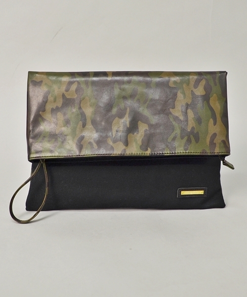 SHIPS JET BLUE(シップスジェットブルー)の「JB: レザー×キャンバス/コンビクラッチバッグ■(クラッチバッグ・メンズ・ブラック×ブルー/ブラウン×イエロー/カモフラージュ/レオパード/ダークグレー・ONESIZE)」の8枚目の写真