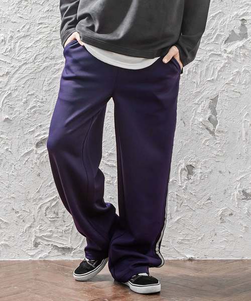 MinoriTY(マイノリティ)の「スナップボタンワイドバスパン ラインジャージ(その他パンツ・メンズ・ブラック系その他/パープル/テラコッタ/ブラック系その他2・M/L)」の4枚目の写真