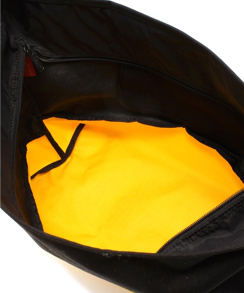 BEAMS（ビームス）の「Manhattan Portage×BEAMS / 別注 1632V BM メッセンジャーバッグ（メッセンジャーバッグ・メンズ・マスタード/ネイビー・ONE SIZE）」の3枚目の写真