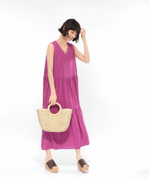 LAKOLE(ラコレ)の「【ドライタッチ】スリーブレスティアードワンピース / LAKOLE(ワンピース・レディース・ブラック/ベージュ/ピンク・SMALL/MEDIUM)」の4枚目の写真