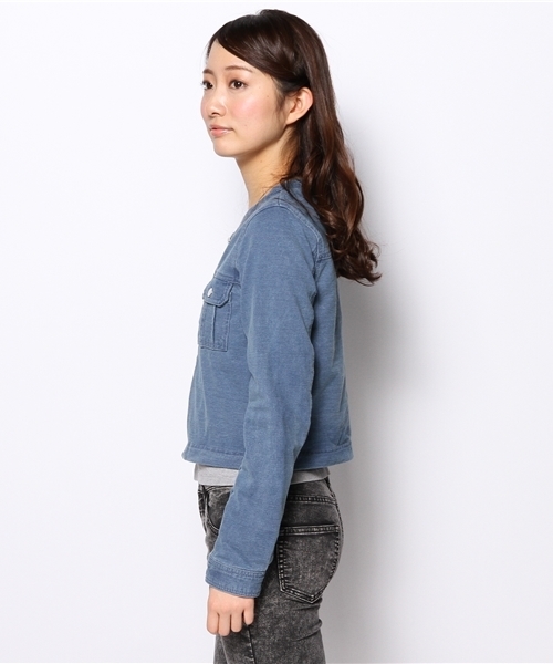 one after another NICE CLAUP（ワンアフターアナザーナイスクラップ）の「【ナイスクラップ】カットデニムジャケット（デニムジャケット・レディース・ブルー/ネイビー・FREE）」の4枚目の写真