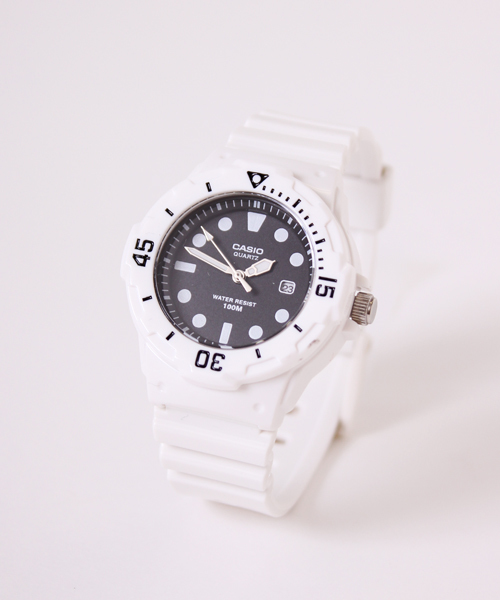 Chico（チコ）の「【CASIO】 DIVERS ウォッチ（アナログ腕時計・レディース・ホワイト/ブラック・FREE）」の2枚目の写真