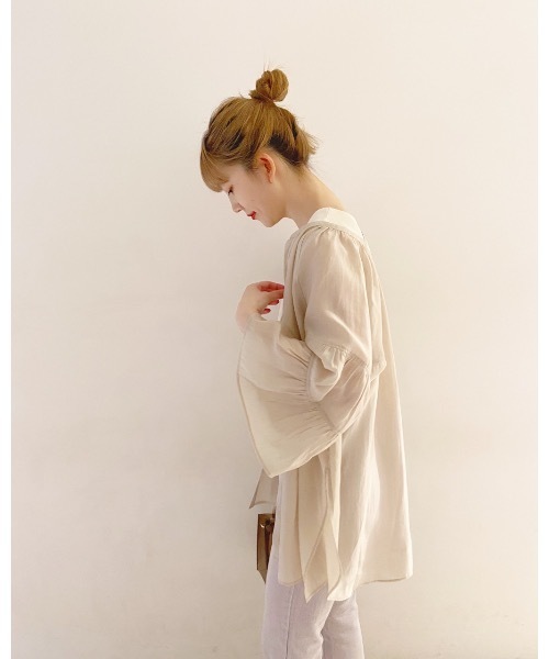 mystic(ミスティック)の「ボリューム袖フレアブラウス/シャツ/袖ボリューム/チュニック/リゾート(シャツ/ブラウス・レディース・ブラック/ベージュ/パープル/オフホワイト・FREE)」の21枚目の写真