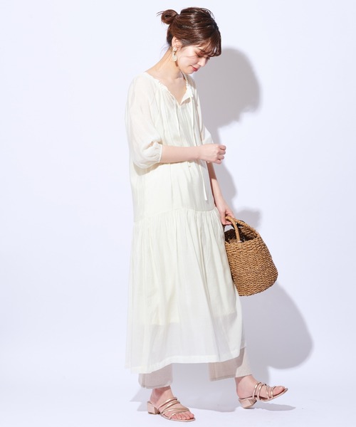 natural couture(ナチュラルクチュール)の「【WEB限定カラー有り】大人ティアードほんのりシアーワンピース(ワンピース・レディース・オフホワイト/ピンク/ミント/モカ/その他1・FREE)」の2枚目の写真