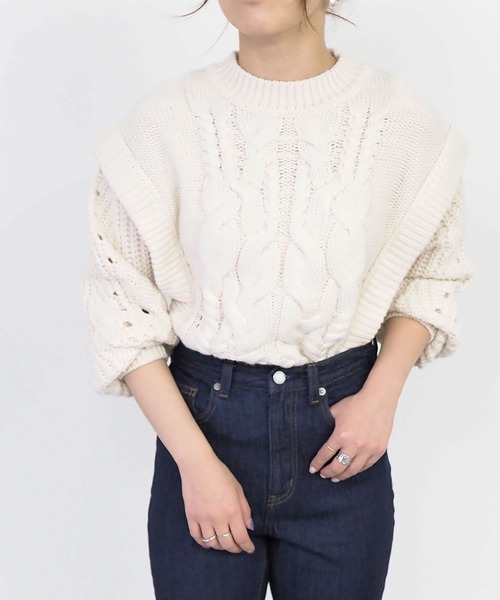 Riberry(リベリー)の「レイヤード風ケーブルニット(ニット/セーター・レディース・オフホワイト/ブラック/ベージュ/ダークパープル/ライラック・MEDIUM)」の3枚目の写真