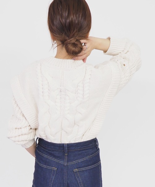 Riberry(リベリー)の「レイヤード風ケーブルニット(ニット/セーター・レディース・オフホワイト/ブラック/ベージュ/ダークパープル/ライラック・MEDIUM)」の20枚目の写真