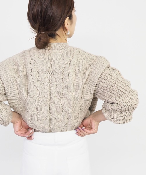 Riberry(リベリー)の「レイヤード風ケーブルニット(ニット/セーター・レディース・オフホワイト/ブラック/ベージュ/ダークパープル/ライラック・MEDIUM)」の9枚目の写真