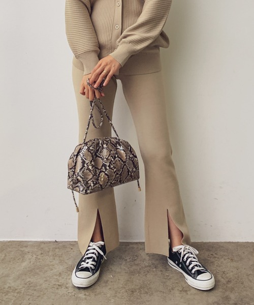 VIS（ビス）の「【セットアップ対応】スリット入りニットパンツ（その他パンツ・レディース・ブラック/ブラウン/ベージュ/ダークグリーン・M/S）」の3枚目の写真