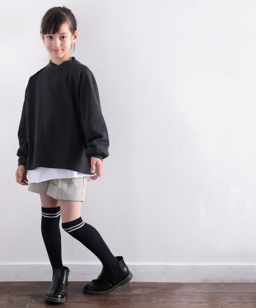 classicalelf(クラシカルエルフ)の「キッズ サイドスリットミドル丈無地ラグランスリーブトレーナー(長袖)(スウェット・キッズ・オフホワイト/グレイッシュベージュ/チャコール・130/140/150)」の14枚目の写真