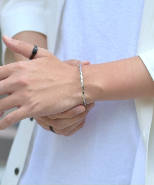 LION HEART（ライオンハート）の「【LION HEART】LH-1 WEB限定 トライバングル/サージカルステンレス メンズギフト/誕生日/クリスマス/プレゼント/ペアアクセ（バングル/リストバンド・メンズ・シルバー系その他/シルバー系その他2・FREE）」の11枚目の写真