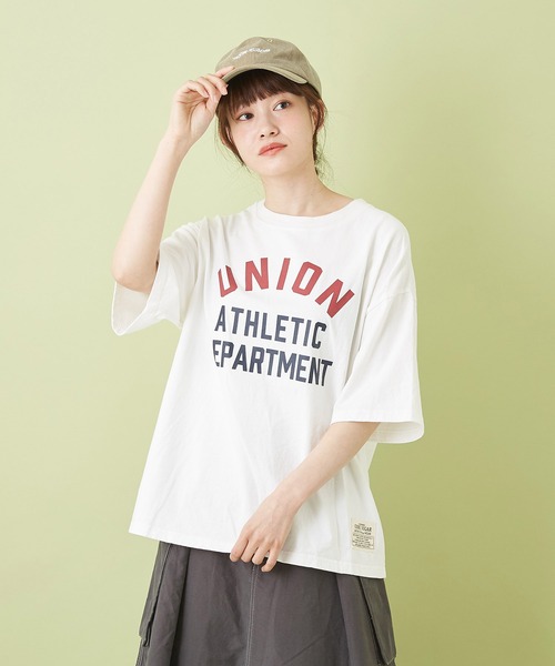 CUBE SUGAR（キューブシュガー）の「OE天竺 ハードウォッシュ カレッジプリントＴシャツ（Tシャツ/カットソー・レディース・グリーン/チャコールグレー/ベージュ/マルチ/ホワイト・M）」の2枚目の写真