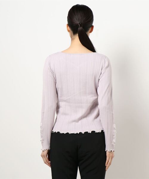 MISCH MASCH（ミッシュマッシュ）の「袖微配色刺繍リブニット