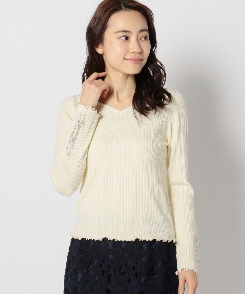 MISCH MASCH❤︎袖の刺繍が可愛いリブニット MISCH MASCH（ミッシュマッシュ）の「袖微配色刺繍リブニット