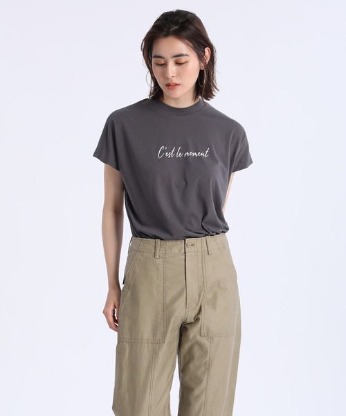 Maison de Beige（メゾンドベージュ）の「《Masion de Beige》ロゴTシャツ《マシュふわ(R)》（Tシャツ/カットソー・レディース・オフホワイト/チャコールグレー/ベージュ/モスグリーン・9号）」の2枚目の写真