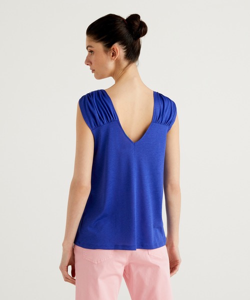 BENETTON (UNITED COLORS OF BENETTON)（ベネトンユナイテッドカラーズオブベネトン）の「リヨセルショルダーギャザースリーブトップス（キャミソール・レディース・ブルー/ブラック/ホワイト・LARGE/MEDIUM/X-SMALL/SMALL）」の9枚目の写真