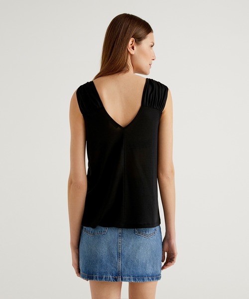 BENETTON (UNITED COLORS OF BENETTON)（ベネトンユナイテッドカラーズオブベネトン）の「リヨセルショルダーギャザースリーブトップス（キャミソール・レディース・ブルー/ブラック/ホワイト・LARGE/MEDIUM/X-SMALL/SMALL）」の15枚目の写真