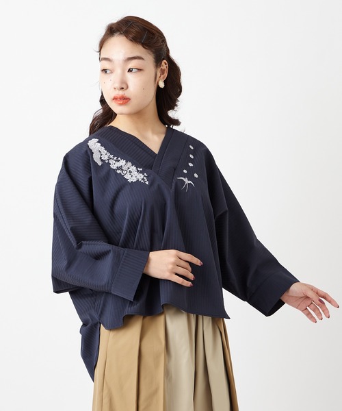 ふりふ（フリフ）の「【キクマツバメ・花天井】刺繍着物衿ブラウス（シャツ/ブラウス・レディース・ホワイト/ネイビー/アイボリー/グレイッシュブルー・FREE）」の4枚目の写真