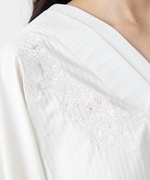 ふりふ（フリフ）の「【キクマツバメ・花天井】刺繍着物衿ブラウス（シャツ/ブラウス・レディース・ホワイト/ネイビー/アイボリー/グレイッシュブルー・FREE）」の9枚目の写真