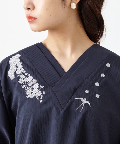 ふりふ（フリフ）の「【キクマツバメ・花天井】刺繍着物衿ブラウス（シャツ/ブラウス・レディース・ホワイト/ネイビー/アイボリー/グレイッシュブルー・FREE）」の6枚目の写真