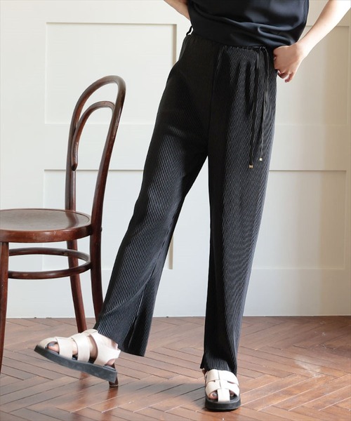 DONOBAN（ドノバン）の「セルフカット インサイドスリットプリーツパンツ（その他パンツ・レディース・ブラック/ベージュ/ピンク/イエロー・SHORT/LONG）」の2枚目の写真