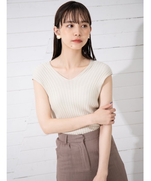 fifth（フィフス）の「フレンチスリーブVネックコンパクトリブニット（ニット/セーター・レディース・ライトグリーン/ライトベージュ・MEDIUM）」の2枚目の写真