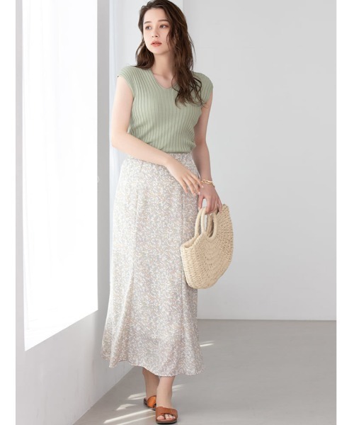 fifth（フィフス）の「フレンチスリーブVネックコンパクトリブニット（ニット/セーター・レディース・ライトグリーン/ライトベージュ・MEDIUM）」の17枚目の写真