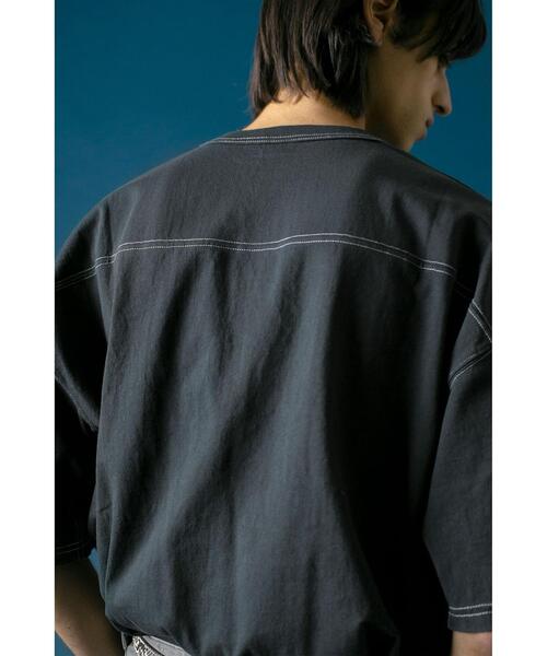 FRUIT OF THE LOOM（フルーツオブザルーム）の「＜FRUIT OF THE LOOM × monkey time＞ FOOT BALL TEE/フットボールTシャツ（Tシャツ/カットソー・メンズ・ブラック/ネイビー・MEDIUM/SMALL/LARGE）」の5枚目の写真