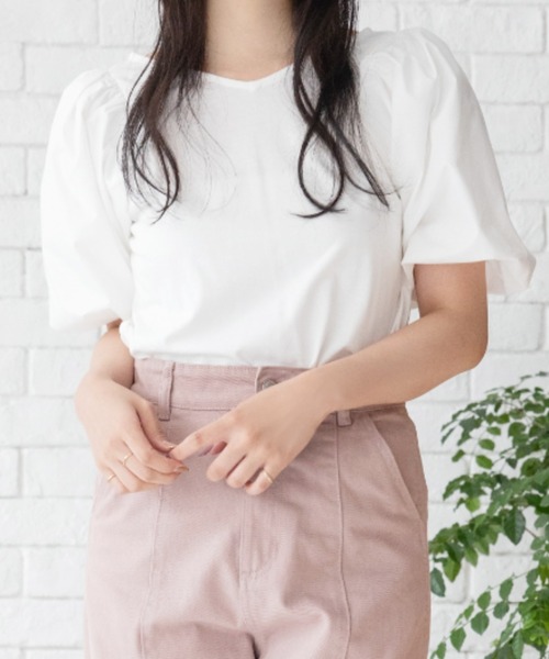 Mysa&Liina(ミーサリーナ)の「異素材切替袖ボリュームトップス(Tシャツ/カットソー・レディース・ブラック/オフホワイト・M)」の1枚目の写真