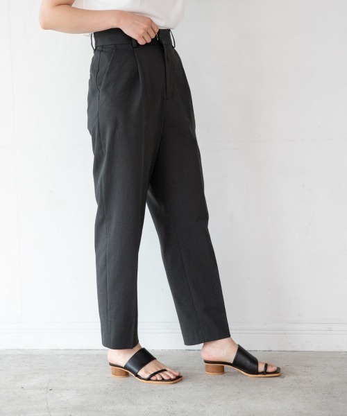 yuw（ユウ）の「ドライオックステーパードパンツ　953006（その他パンツ・レディース・ピンク/グリーン/ベージュ/ブラック/ライトグリーン/チャコールグレー・LARGE/MEDIUM）」の2枚目の写真