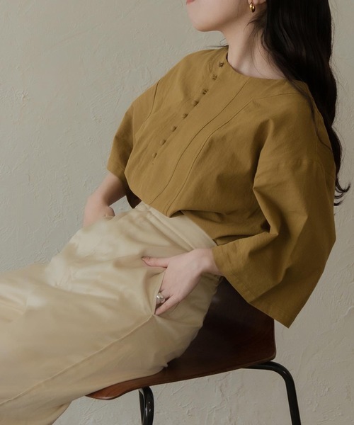 lawgy(ラウジー)の「U design shirt(Tシャツ/カットソー・レディース・ベージュ/オリーブ/アイボリー・FREE)」の3枚目の写真