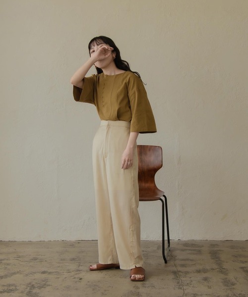 lawgy(ラウジー)の「U design shirt(Tシャツ/カットソー・レディース・ベージュ/オリーブ/アイボリー・FREE)」の16枚目の写真