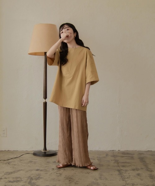 lawgy(ラウジー)の「U design shirt(Tシャツ/カットソー・レディース・ベージュ/オリーブ/アイボリー・FREE)」の11枚目の写真