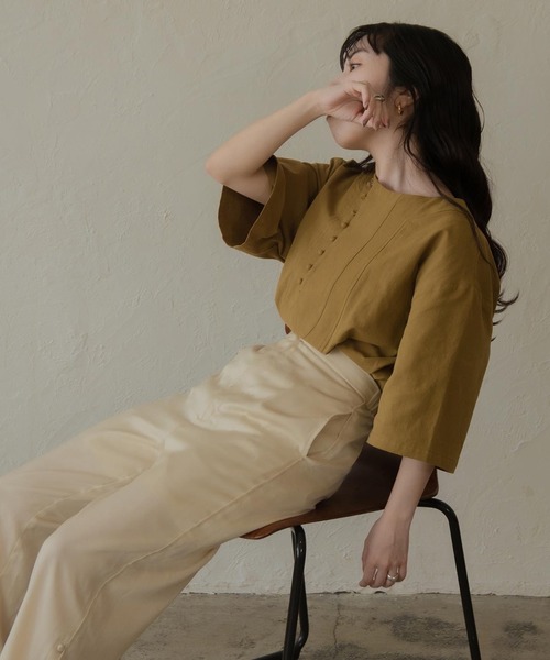 lawgy(ラウジー)の「U design shirt(Tシャツ/カットソー・レディース・ベージュ/オリーブ/アイボリー・FREE)」の10枚目の写真