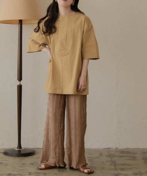 lawgy(ラウジー)の「U design shirt(Tシャツ/カットソー・レディース・ベージュ/オリーブ/アイボリー・FREE)」の15枚目の写真