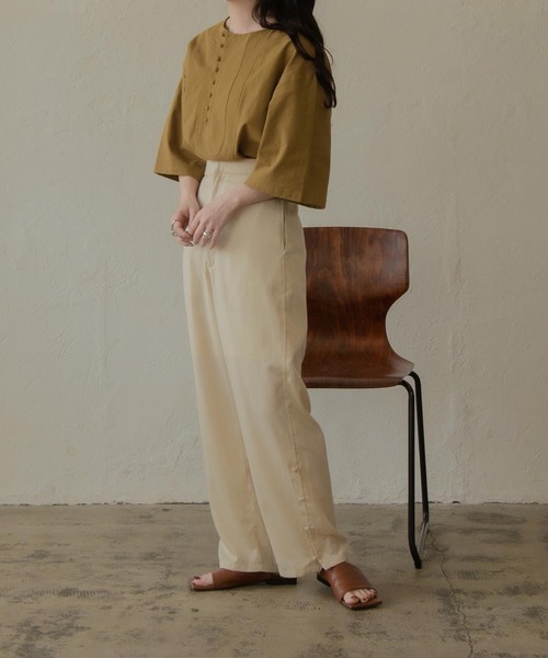 lawgy(ラウジー)の「U design shirt(Tシャツ/カットソー・レディース・ベージュ/オリーブ/アイボリー・FREE)」の8枚目の写真