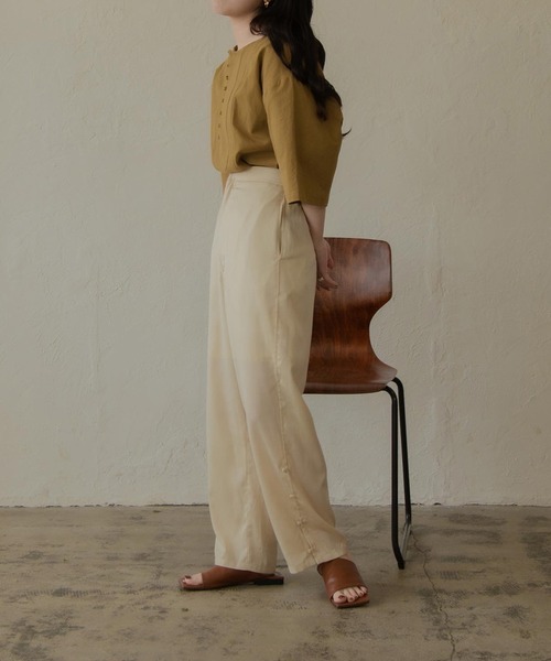 lawgy(ラウジー)の「U design shirt(Tシャツ/カットソー・レディース・ベージュ/オリーブ/アイボリー・FREE)」の14枚目の写真