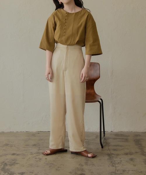 lawgy(ラウジー)の「U design shirt(Tシャツ/カットソー・レディース・ベージュ/オリーブ/アイボリー・FREE)」の12枚目の写真