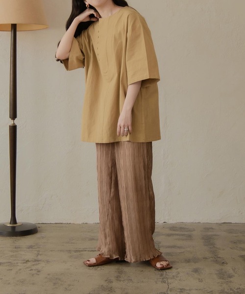 lawgy(ラウジー)の「U design shirt(Tシャツ/カットソー・レディース・ベージュ/オリーブ/アイボリー・FREE)」の7枚目の写真