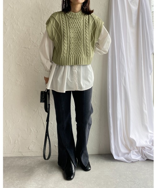 She's Closet（シーズクローゼット）の「クルーネックケーブルアラン編みざっくりショート丈ニットベスト（ベスト・レディース・ブラック/ベージュ/アイボリー/ブラウン/グリーン/イエロー系その他・FREE）」の12枚目の写真