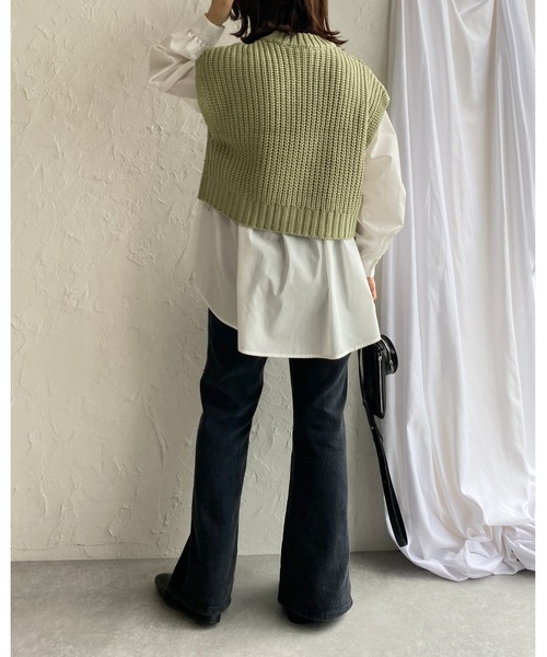 She's Closet（シーズクローゼット）の「クルーネックケーブルアラン編みざっくりショート丈ニットベスト（ベスト・レディース・ブラック/ベージュ/アイボリー/ブラウン/グリーン/イエロー系その他・FREE）」の14枚目の写真