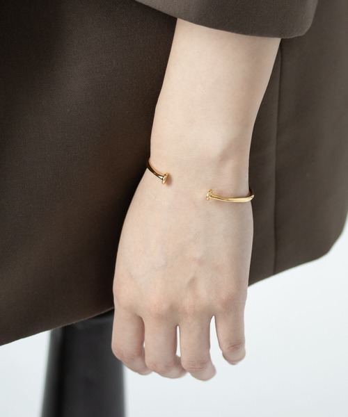 JUICY ROCK（ジューシーロック）の「CYCRO/GP(SV925) Tバーメルトバングル（バングル/リストバンド・レディース・ゴールド・ONE SIZE）」の5枚目の写真