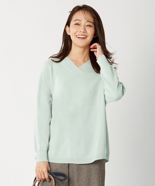 J.PRESS Ladies(J.プレス レディス)の「【洗える】PURE CASHMERE Vネック ニット(ニット/セーター・レディース・ベージュ系/ライトグリーン系/ふじ色系/ピンク系・SMALL)」の2枚目の写真