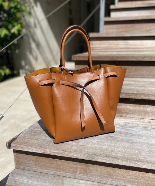 un dix cors（アンディコール）の「幅広いシチュエーションに対応　フロントベルトバッグ（ハンドバッグ・レディース・ブラウン/イエロー/グレイッシュベージュ・FREE）」の2枚目の写真