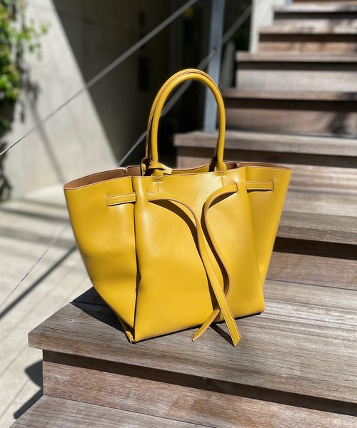 un dix cors（アンディコール）の「幅広いシチュエーションに対応　フロントベルトバッグ（ハンドバッグ・レディース・ブラウン/イエロー/グレイッシュベージュ・FREE）」の3枚目の写真